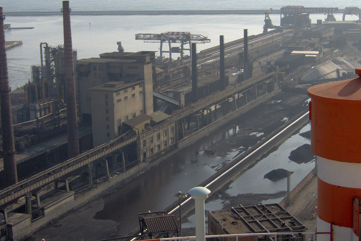 vista da gasmetro parchi carbone vista da gasmetro parchi carbone