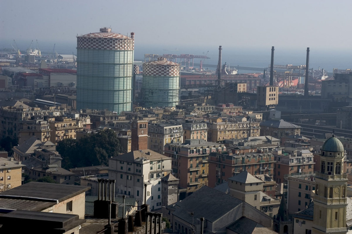 Gasometro e acciaieria nel contesto del quartiere - 2006 Gasometro e Acciaieria Cornigliano