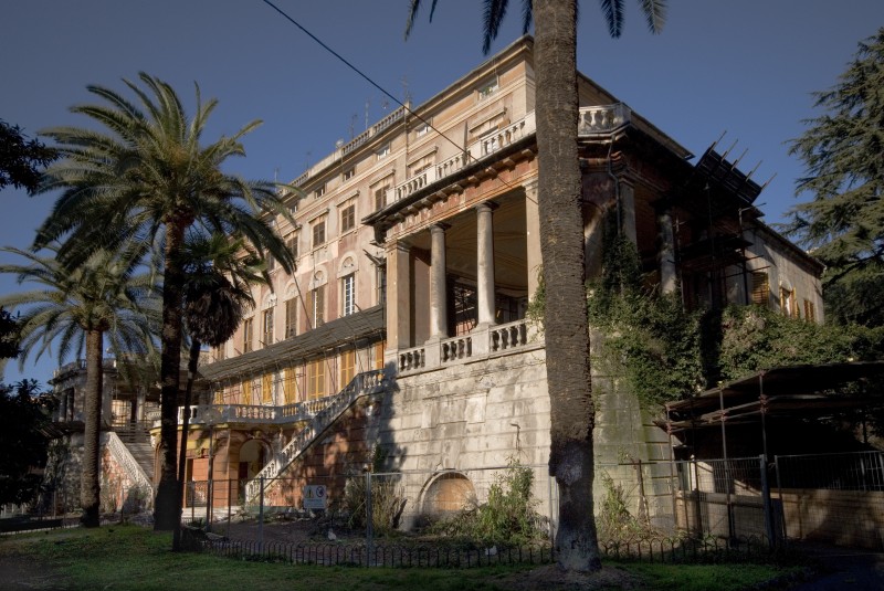 Villa Serra nel 2007 prima della riqualificazione